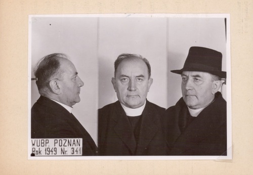 Fotografia sygnalityczna ks. Tadeusza Peika (fot. z zasobu AIPN)