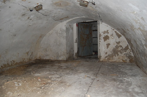 Więzienia Sądowa 7  – Cela w więzieniu UB w Busku-Zdroju przy ul. Sądowej 7. Fot. Marek Jończyk