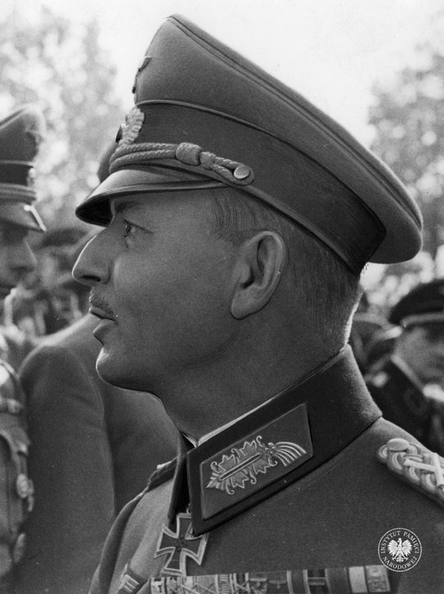 Marszałek polny Wilhelm List w garnizonie w czasie II wojny światowej. W czasie kampanii bałkańskiej List dowodził 12. Armią niemiecką z pozycji w Bułgarii dokonującą agresji na Grecję i Jugosławię (fot. z zasobu AIPN)