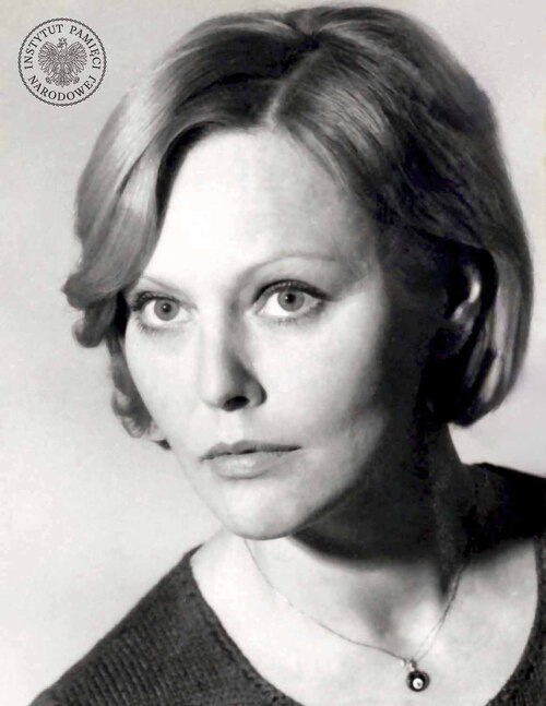 Aleksandra Zawieruszanka, 1975 r. Zdjęcie z akt paszportowych (fot. z zasobu IPN)