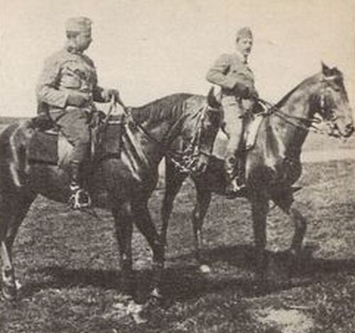 Oficerowie 3. szwadronu ułanów Legionów Polskich: rtm. Jan Dunin-Brzeziński, ppor. Tadeusz Grabowski. Rarańcza 1915 r. (fot. z „Albumu Legjonów Polskich” Wacława Lipińskiego i Eugeniusza Quiriniego, Główna Księgarnia Wojskowa, Warszawa 1933)