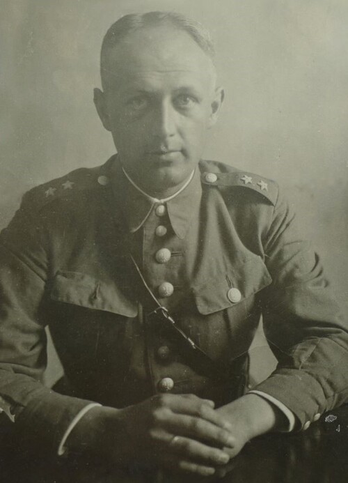 Stanisław Piątkiewicz w mundurze porucznika rez. łączności WP - zbiory A. Karbowskiej