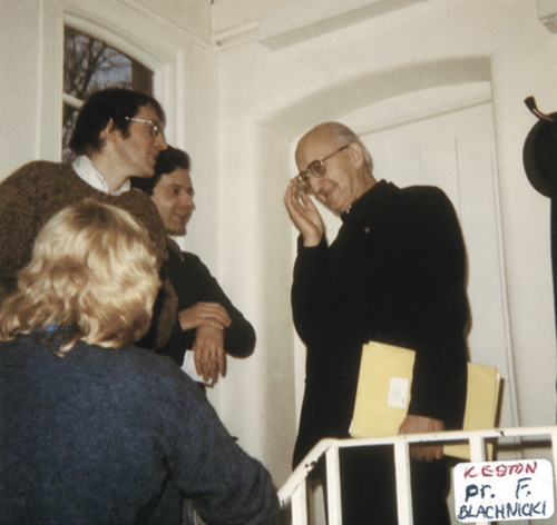 Wizyta ks. Franciszka Blachnickiego w Keston College w 1981 r. (fot. ze zbiorów The Keston Center for Religion, Politics, and Society, Baylor University, Waco, Texas)