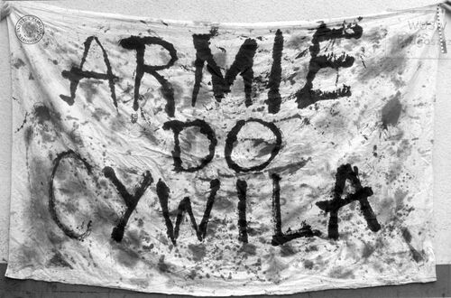 Transparent wykorzystany przez członków ruchu „Wolność i Pokój” podczas demonstracji 8 lutego 1988 r. w Bydgoszczy (fot. z zasobu AIPN)