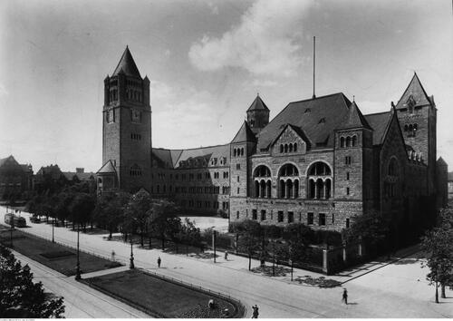 Zamek Cesarski w Poznaniu w 1927 r., dawna siedziba Ministerstwa byłej Dzielnicy Pruskiej (fot. z zasobu NAC)