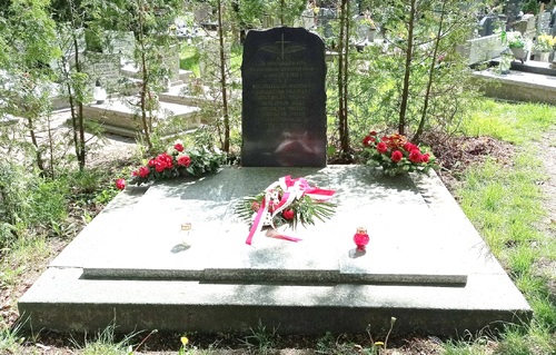 Wspólna mogiła poznańskich kolejarzy na cmentarzu przy ulicy Bluszczowej w Poznaniu (fot. M. Jurek)