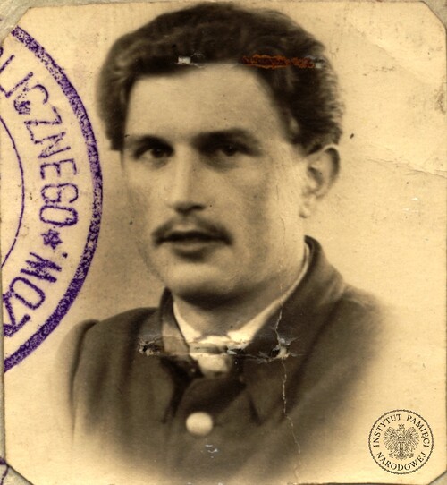 Jan Skowroński „Cygan”, żołnierz NSZ, uczestnik starcia oddziałów polskiego podziemia niepodległościowego z sowietami 30 kwietnia 1945 r. pod Dąbrową-Moczydłami, między innymi za to skazany przez komunistyczny sąd na karę śmierci i w efekcie zamordowany w 1948 r. (fot. z zasobu AIPN)