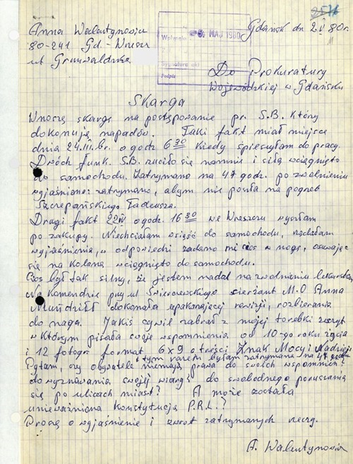 Skarga Anny Walentynowicz na brutalne i uwłaczające jej godności działania gdańskich funkcjonariuszy SB i MO. Jest tu mowa m.in. o jej pobiciu, uniemożliwieniu (areszt przez 47 godzin) wzięcia udziału w pogrzebie Tadeusza Szczepańskiego oraz kradzieży zeszytu, w którym od dziesiątego roku życia zapisywała swe wspomnienia. Z zasobu IPN