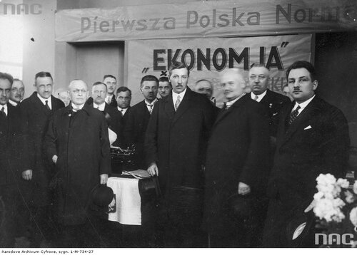 Międzynarodowe Targi Poznańskich, 1930 r. Eugeniusz Kwiatkowski w środku (fot. NAC)