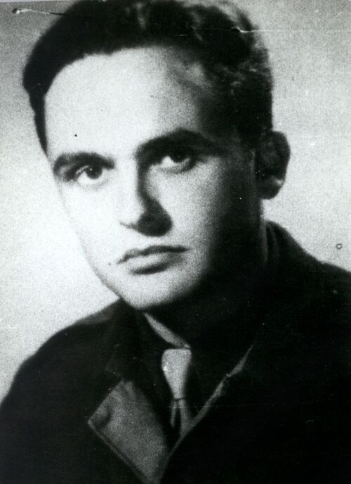 Stefan Drouet na fotografii ze zbioru przekazanego do Oddziałowego Archiwum IPN w Poznaniu w ramach projektu „Archiwum Pełne Pamięci” przez Elżbietę Drouet (zbiór fotografii dot. „Moich wojennych wspomnień 1939-1945” Stefana Droueta, część 1 i 2)