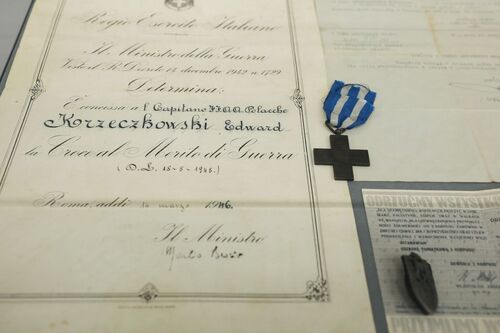 Materiały z archiwum rodziny Krzeczkowskich przekazane do Archiwum IPN (fot. Mikołaj Bujak/IPN)