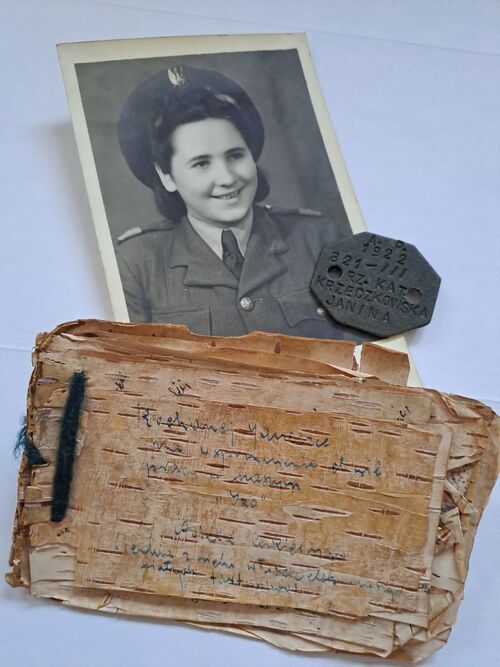 Materiały z archiwum rodziny Krzeczkowskich przekazane do Archiwum IPN (fot. Justyna Staroń)