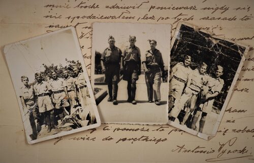 Trzy fotografie z czerwca i lipca 1942 r. zrobione w Palestynie. Od lewej patrząc Wincenty Skreczko na dwóch pierwszych ujęciach drugi od lewej, na trzecim ostatni od lewej (ze zbiorów rodzinnych przekazanych do Archiwum IPN przez Leokadię Skreczko)