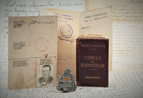 Identyfikacyjne dokumenty wyjazdowe rodziny Skreczko (ze zbiorów rodzinnych przekazanych do Archiwum IPN przez Leokadię Skreczko)