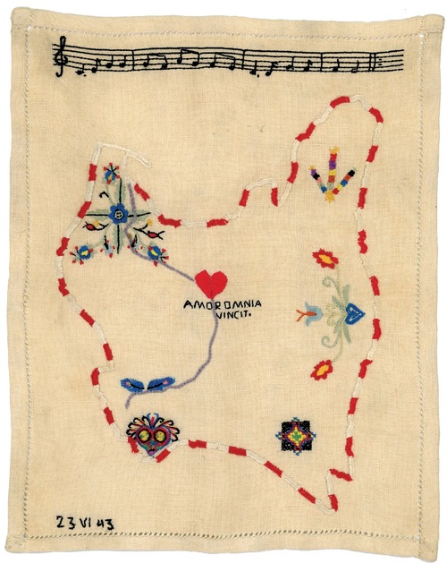 Serwetka, którą Wanda dostała od współwięźniarek w dniu zatwierdzenia wyroku śmierci. Fot. ze zbiorów Marka Paradeckiego