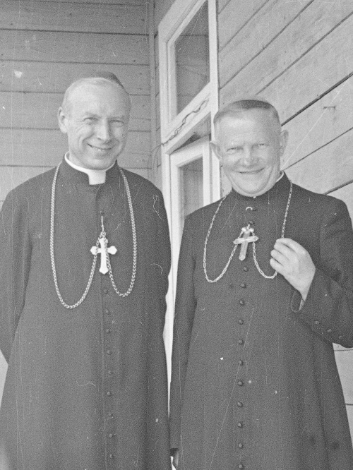 Kardynał Stefan Wyszyński oraz biskup Michał Klepacz, 1956 (fot. z zasobu NAC)