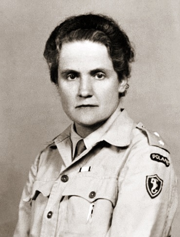Karolina Lanckoronska we Włoszech jako oficer prasowy przy 2 Korpusie Polskich Sił Zbrojnych na Zachodzie, 1945 r. (fot. Wikimedia)