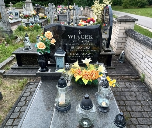 Grób rodziny Wiącków na cmentarzu w Niekrasowie (fot. ze zbiorów Pawła Żołądka – autora artykułu)
