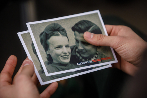 Promocja albumu „A miało być tak pięknie… Historia Ewy i Jerzego Stolarskich” na spotkaniu podsumowującym rok projektu Archiwum Pełne Pamięci – Warszawa, 2 października 2018 (fot. Sławek Kasper/IPN)