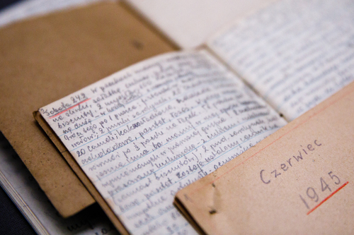 Promocja albumu „A miało być tak pięknie… Historia Ewy i Jerzego Stolarskich” na spotkaniu podsumowującym rok projektu Archiwum Pełne Pamięci – Warszawa, 2 października 2018 (fot. Sławek Kasper/IPN)