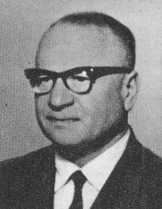 Szymon Datner na zdjęciu z lat 60. XX w. (domena publiczna)