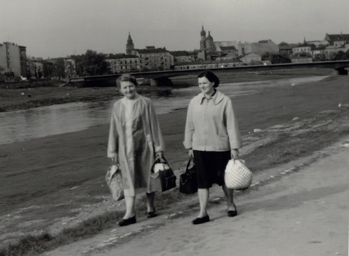 Hanna Chrzanowska z Aliną Rumun (fot. ze zbiorów Katolickiego Stowarzyszenia Pielęgniarek i Położnych Polskich – Oddział w Krakowie)