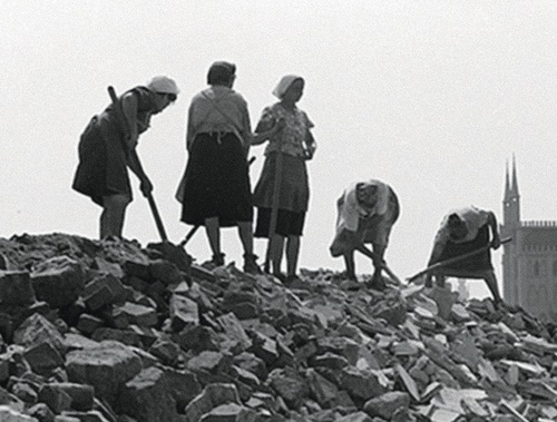 Drezno, wrzesień 1945 r. Fot. Richard Peter / Deutsche Fotothek
