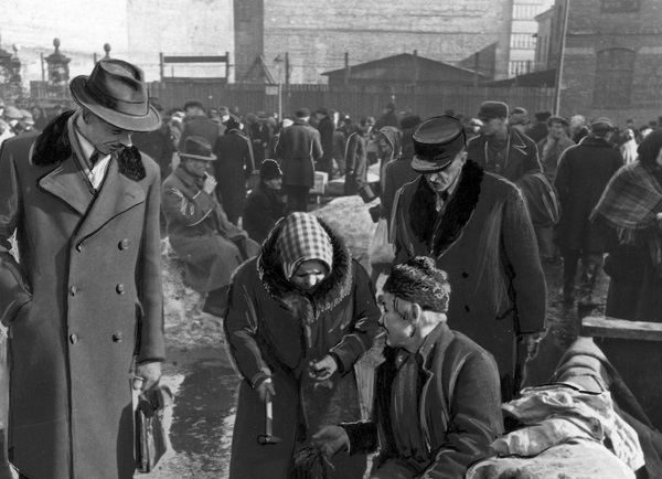 Strój jako kamuflaż w czasie okupacji niemieckiej