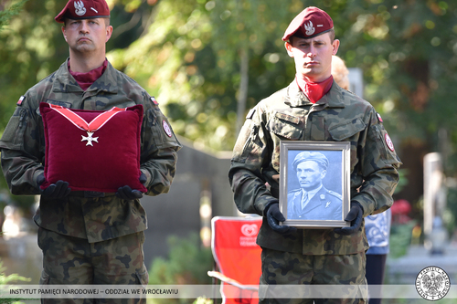 Upamiętnienie mogiły pułkownika Ryszarda Małaszkiewicza insygnium „OJCZYZNA SWEMU OBROŃCY”, Wrocław, 21 września 2020 r.