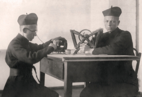 Klerycy Stefan Dzierżek (po lewej) i Stanisław Kiałka, lata czterdzieste dwudziestego wieku