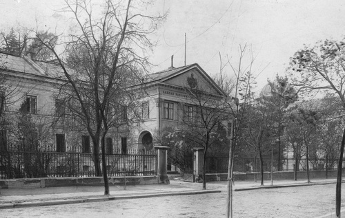 Zakład Narodowy im. Ossolińskich we Lwowie, domena publiczna (fot. ze zbiorów Narodowego Archiwum Cyfrowego)