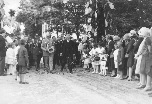 Prezydent Ignacy Mościcki i Andrzej Lubomirski podczas wizyty Głowy Państwa w  w Przeworsku, lipiec 1929 r. (fot. ze zbiorów Narodowego Archiwum Cyfrowego)