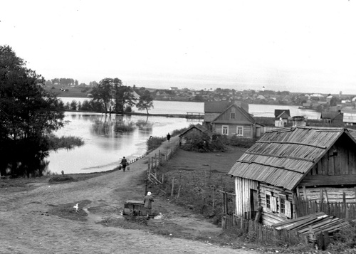Głębokie. Panorama miejscowości nad tzw. Jeziorem Kahalnym, 1934 r. (fot. z zasobu NAC)