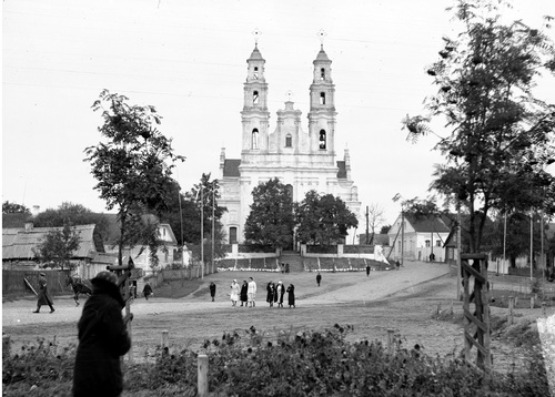 Kościół Św. trójcy w Głębokiem, 1934 r. (fot. z zasobu NAC)