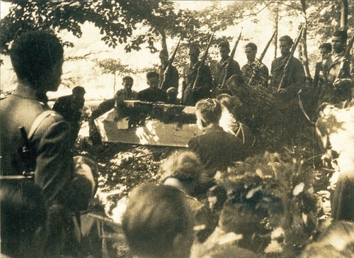 Pogrzeb Józefa Lutaka, 21 sierpnia 1944 r. Fot. ze zbiorów Macieja Małozięcia