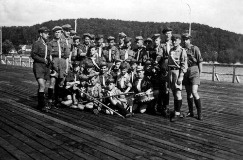 3 Zabrska Drużyna Harcerzy na molo w Gdyni-Orłowie, lipiec 1947 r. (fot. ze zbiorów T. Denkowskiego)