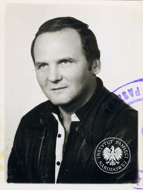 Fotografia Jerzego Kuleja z akt paszportowych (fot. z zasobu IPN)