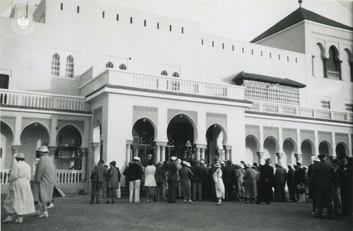 Zwiedzanie pałacu Sułtana w Casablance – 27 IV 1936 r. (fot. z zasobu IPN)