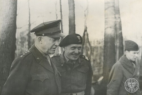 Supreme Allied Commander General Dwight Eisenhower and commander of the Polish 1st Armoured Division Brigadier General Stanisław Maczek during an inspection of Polish troops in the Netherlands, November 1944. Photo from the archives of the Institute of National Remembrance