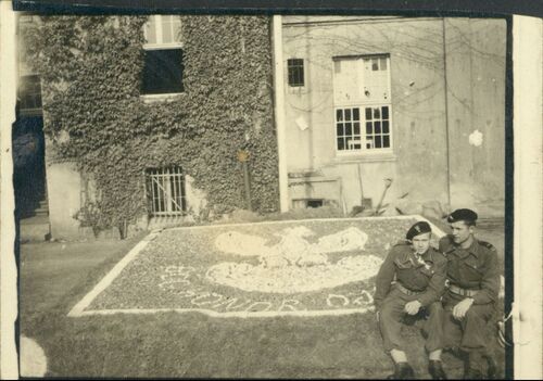 Poles in Maczków. Photo from the archives of the Institute of National Remembrance (donated by Stanisław Nogal)