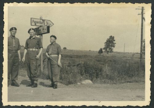 Poles in Maczków. Photo from the archives of the Institute of National Remembrance (donated by Stanisław Nogal)