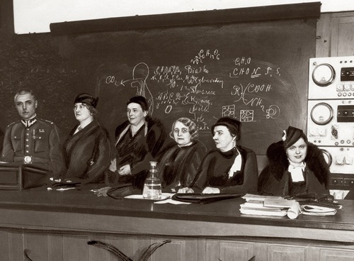 Wanda Ładzina (druga od prawej) na zjeździe Związku Pań Domu w Poznaniu, 1934 r. (fot. z zasobu NAC)