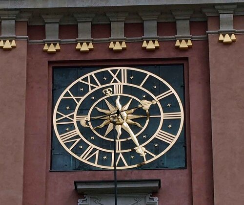 Zegar na Wieży Zygmuntowskiej, widok współczesny od strony placu Zamkowego. Fot. Wojciech Kujawa