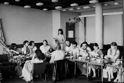 Działacze NSZZ Solidarność Regionu Małopolska. Za stołem, z lewej Anna Kawalec (1L), Dorota Stec (3L), Ryszard Majdzik (4L), z kwiatami stoi Maria Sierotwińska (5L), Andrzej Ciesielski (6L, z brodą)