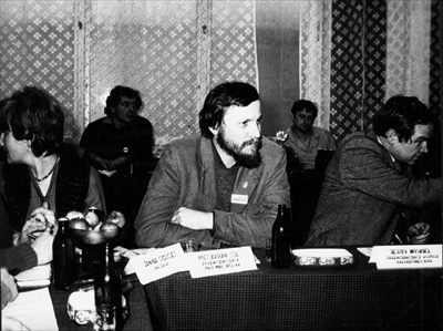 Działacze NSZZ Solidarność Regionu Małopolska; za stołem, od lewej Janina Gościej oraz przewodniczący Międzyzakładowego Komitetu Założycielskiego Kraków Mieczysław Gil