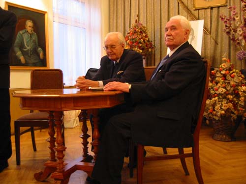 Prezydent Ryszard Kaczorowski podczas promocji książki IPN „Księga Świadectw. Skazani na karę śmierci w czasach stalinowskich i ich losy” – Wrocław, 26 marca 2004 r.