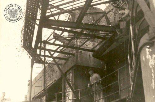 Wrak okrętu „Gneisenau”, 1947 r. (fot. z zasobu AIPN)