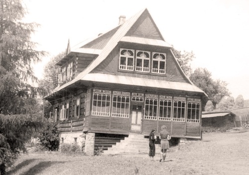 Willa w Brzegach wynajmowana dla oazowiczów (fot. z zasobu AIPN)