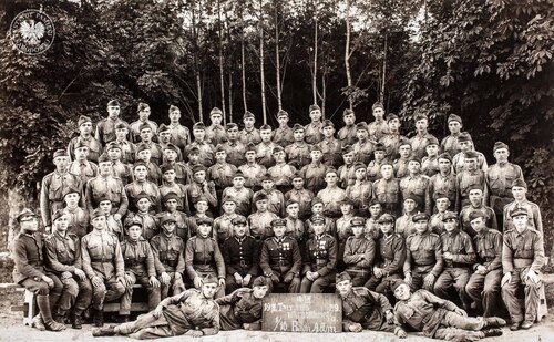 Żołnierze 10. Batalionu Administracyjnego w Przemyślu w dniu Święta Żołnierza, 15 sierpnia 1929 r. Zdjęcie, wykonane przez zakład fotograficzny Henryka Huttera w Przemyślu, pochodzi z kolekcji przekazanej do zasobu IPN przez p. Małgorzatę Czach (fot. z zasobu AIPN)