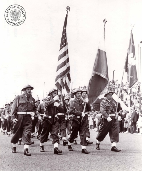 Weterani z 57. Placówki SWAP w Elizabeth (New Jersey) podczas Święta Żołnierza w Amerykańskiej Częstochowie w Doylestown, 1970 r. Cyfrowa kopia fotografii została pozyskana do zasobu IPN ze Stowarzyszenia Weteranów Armii Polskiej w Ameryce (fot. z zasobu AIPN)